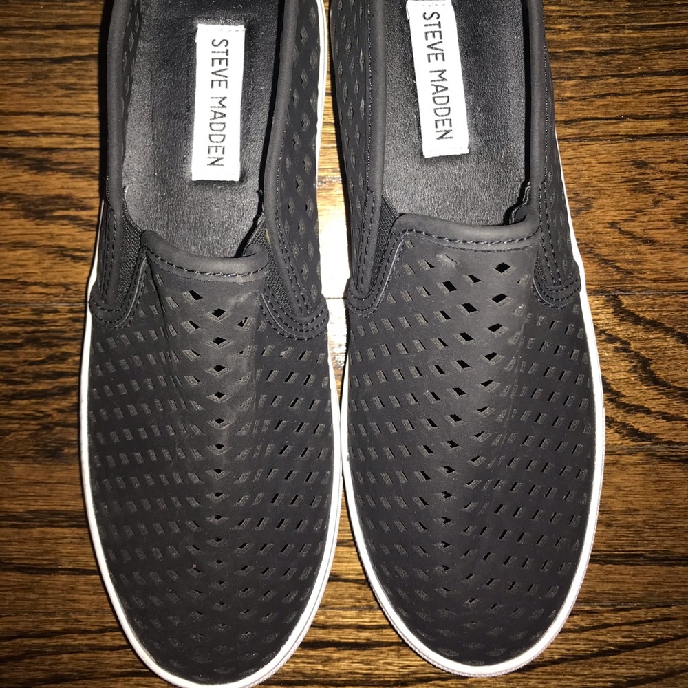 Black Slip-on Steve Madden